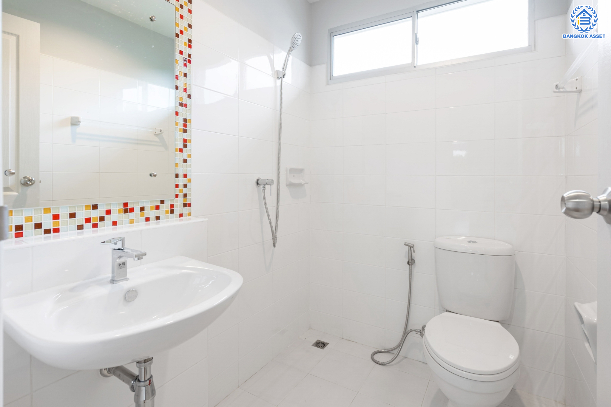 บ้านมือสองตกแต่งใหม่ คุณภาพแบรนด์ LH ม.ชัยพฤกษ์ ราชพฤกษ์-แจ้งวัฒนะ หลังใหญ่ เนื้อที่ 59.9 ตร.ว. ฟังก์ชัน 3 ห้องนอน 3 ห้องน้ำ 2 ที่จอดรถ ภายในตกแต่งหรูหรา บนทำเลศักยภาพติดถนนราชพฤกษ์ เชื่อมสู่แจ้งวัฒนะได้อย่างรวดเร็ว และเพียง 10 นาทีถึงรถไฟฟ้า "สถานีบางรักใหญ่"